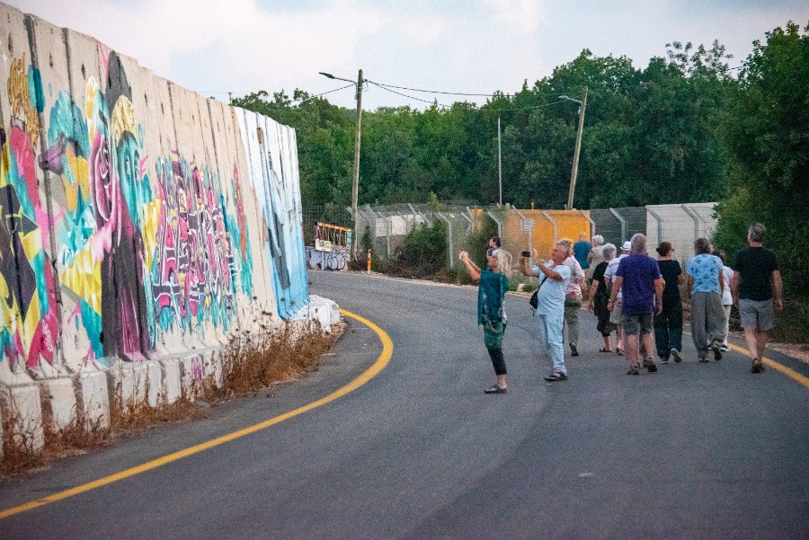 החומה המצוירת בשתולה
צלם: ג׳ויליאן