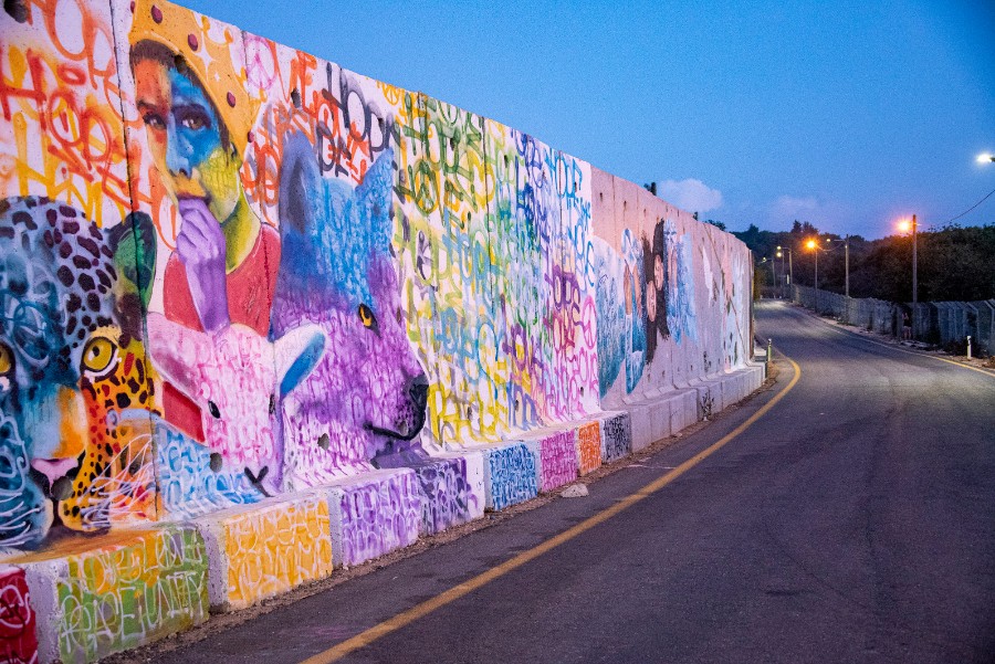 החומה המצוירת בשתולה
צלם: ג׳וליאן